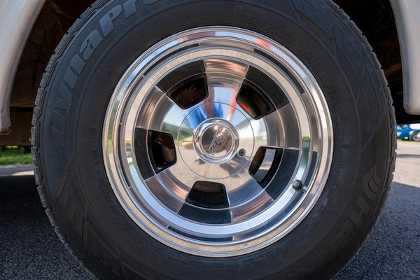 Comment entretenir les pare-soleil rétractables d'une voiture pour une meilleure longévité ?