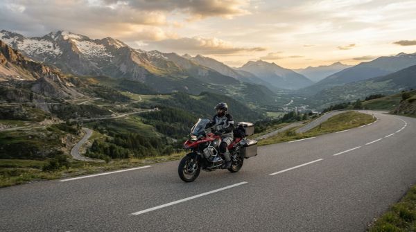 Comment optimiser la consommation de carburant d'une moto de touring pour des trajets longue distance ?