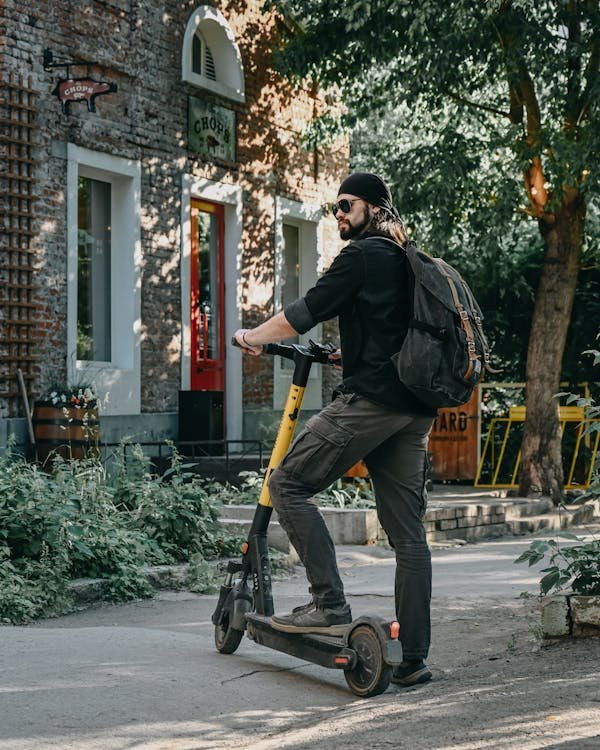 Découvrez les atouts du scooter électrique pour vos trajets urbains